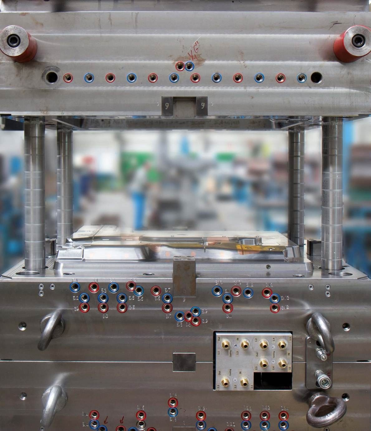 Moule d’injection plastique monté sur presse
